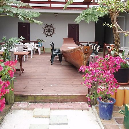 Patio House Reef Hotel Замами Екстериор снимка